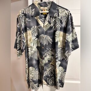 Tommy Bahama Large 100% silk RELAX men’s floral shirt.